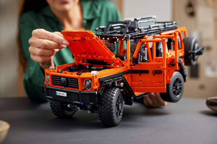 לגו Technic - Mercedes-Benz G 500 PROFESSIONAL Line (42177)-13