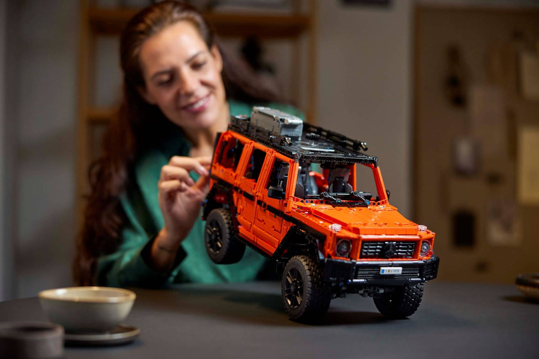 לגו Technic - Mercedes-Benz G 500 PROFESSIONAL Line (42177)-13