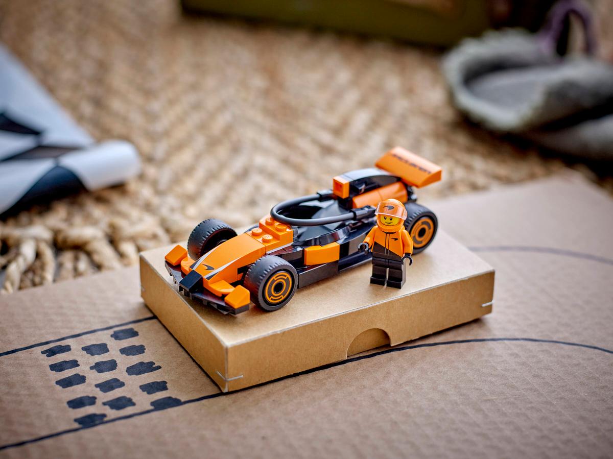 לגו City - נהג F1® עם מכונית מרוץ McLaren (60442)-9