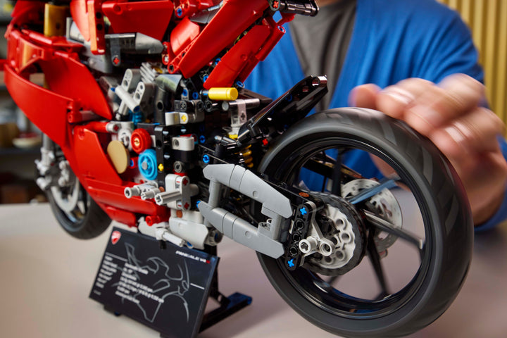 לגו Technic - אופנוע Ducati Panigale V4 S (42202)-8