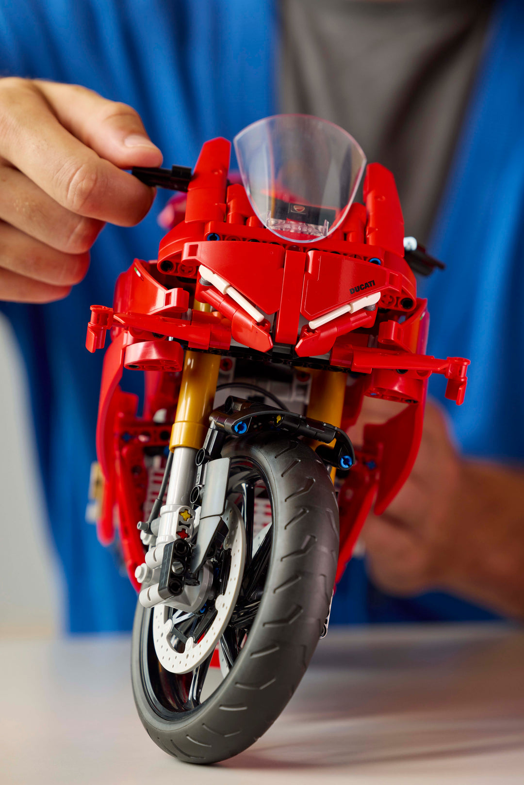 לגו Technic - אופנוע Ducati Panigale V4 S (42202)-8