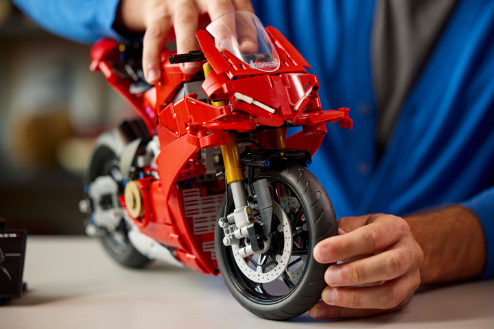 לגו Technic - אופנוע Ducati Panigale V4 S (42202)-12