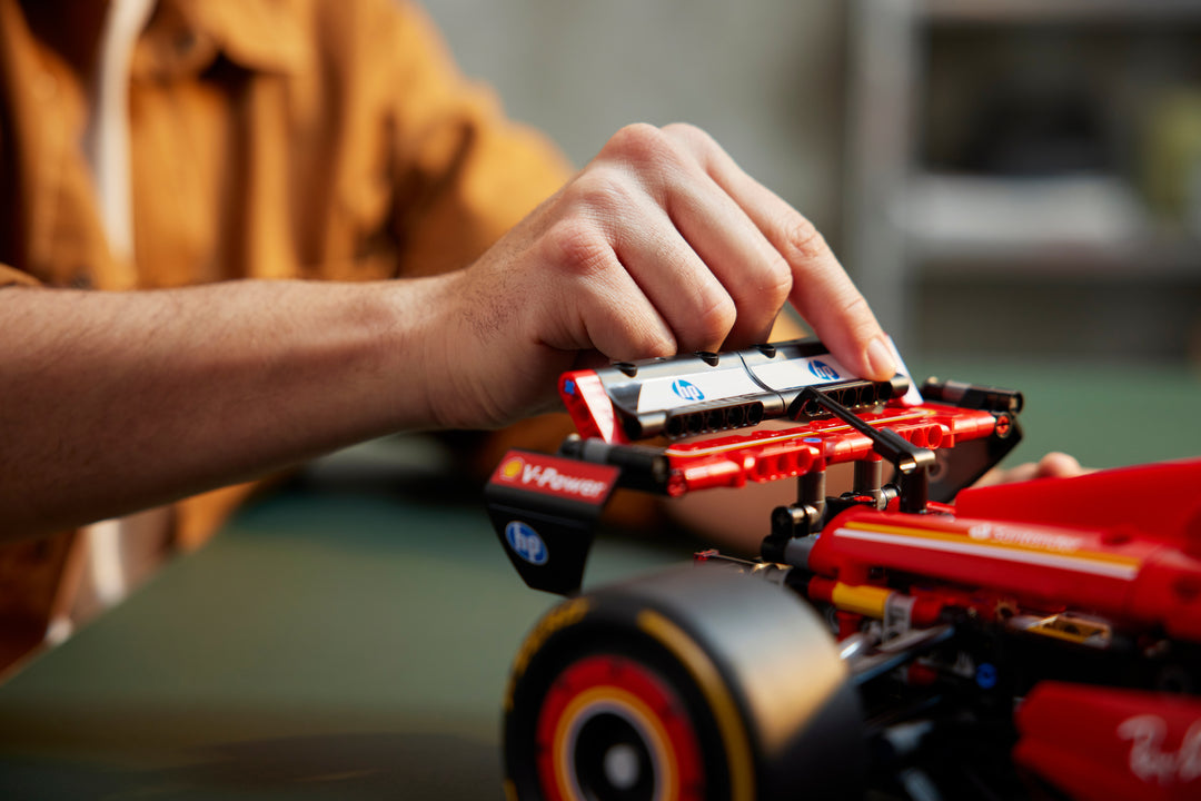 לגו Technic - מכונית Ferrari SF-24 F1 (42207)-10