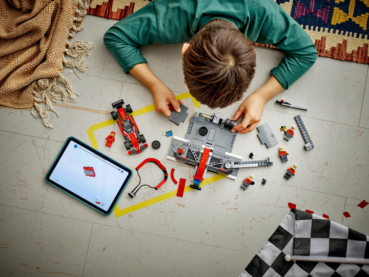 לגו City - תחנת עצירה וצוות תיקונים של F1® עם מכונית Ferrari (60443)-7