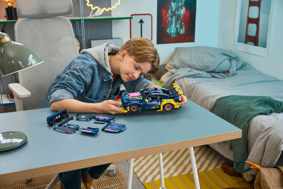 לגו Technic - מוסך תיקונים בהתאמה אישית למכונית Ford Mustang GT (42236)-6