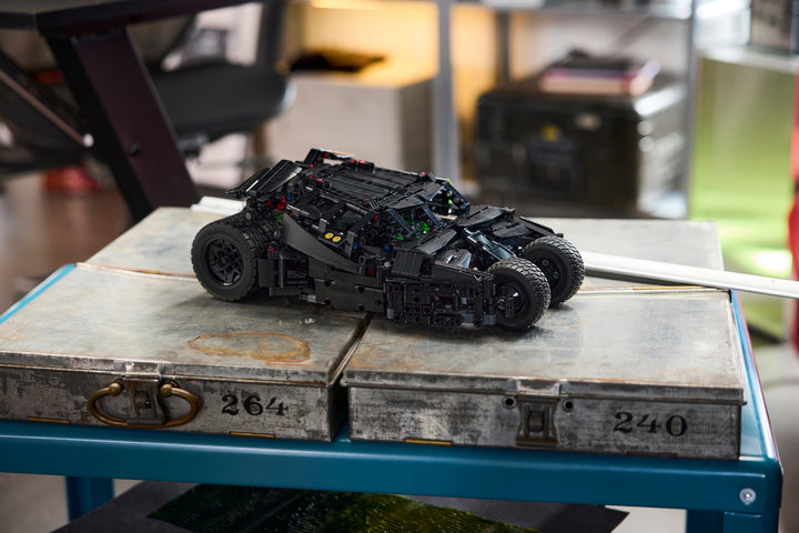 לגו Technic - Batmobile™ Tumbler (42239)-12