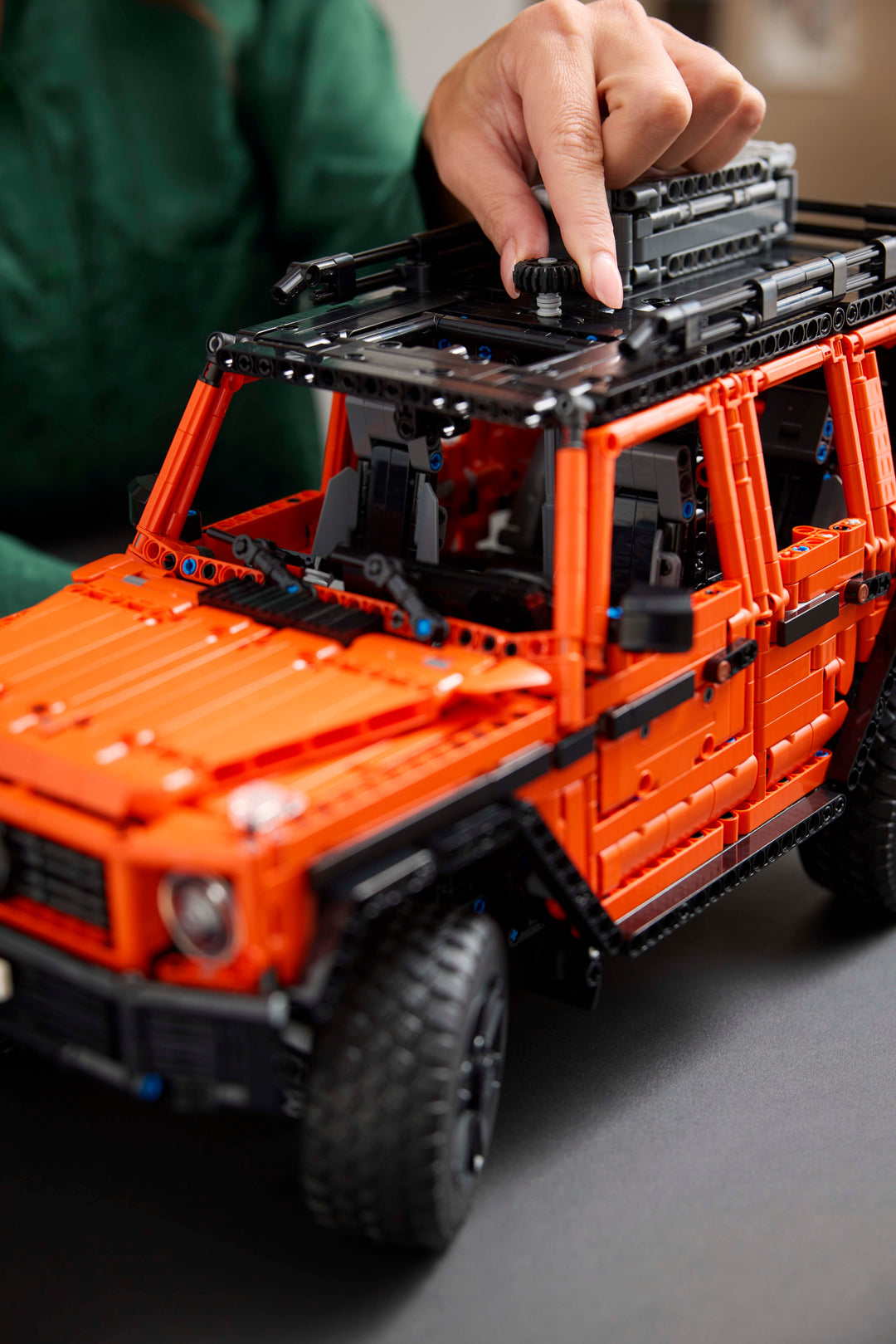 לגו Technic - Mercedes-Benz G 500 PROFESSIONAL Line (42177)-10