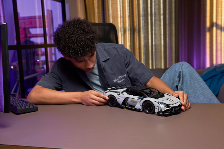 לגו Technic - מכונית ספורט-על Lamborghini Revuelto (42214)-7