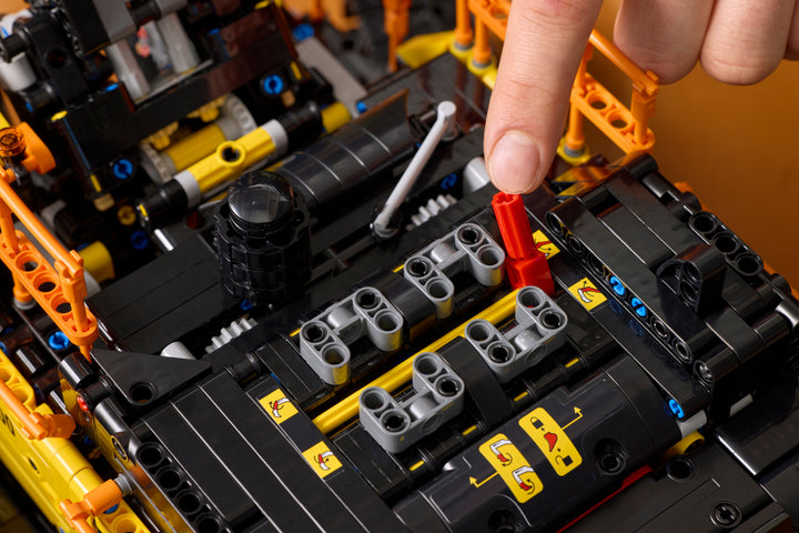 לגו Technic - מחפר Volvo EC500 Hybrid (42215)-13
