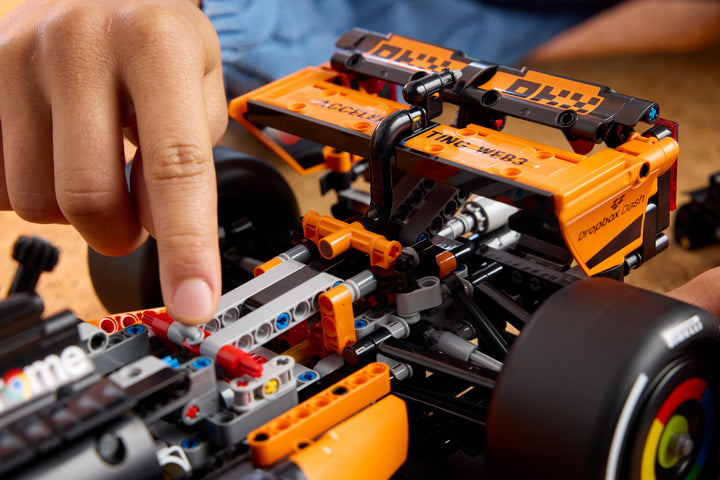 לגו Technic - מכונית ®McLaren MCL39 F1 (42228)-13