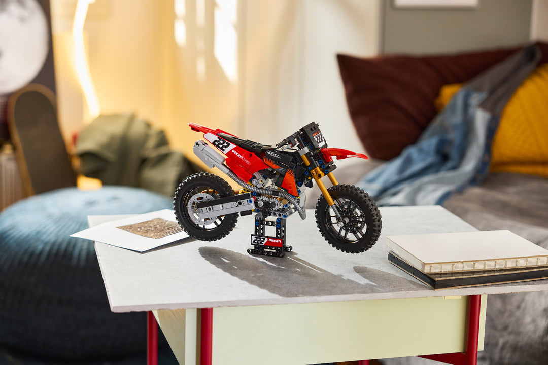 לגו Technic - אופנוע Ducati Desmo450 MX Factory (42238)-11