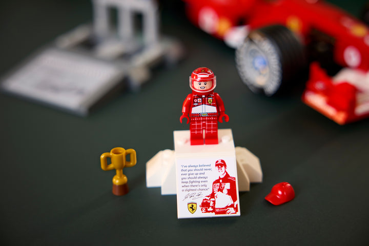 לגו Icons - Ferrari F2004 ו-Michael Schumacher (11375)-8