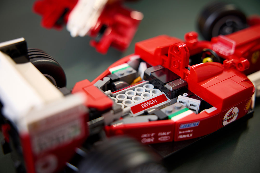 לגו Icons - Ferrari F2004 ו-Michael Schumacher (11375)-8