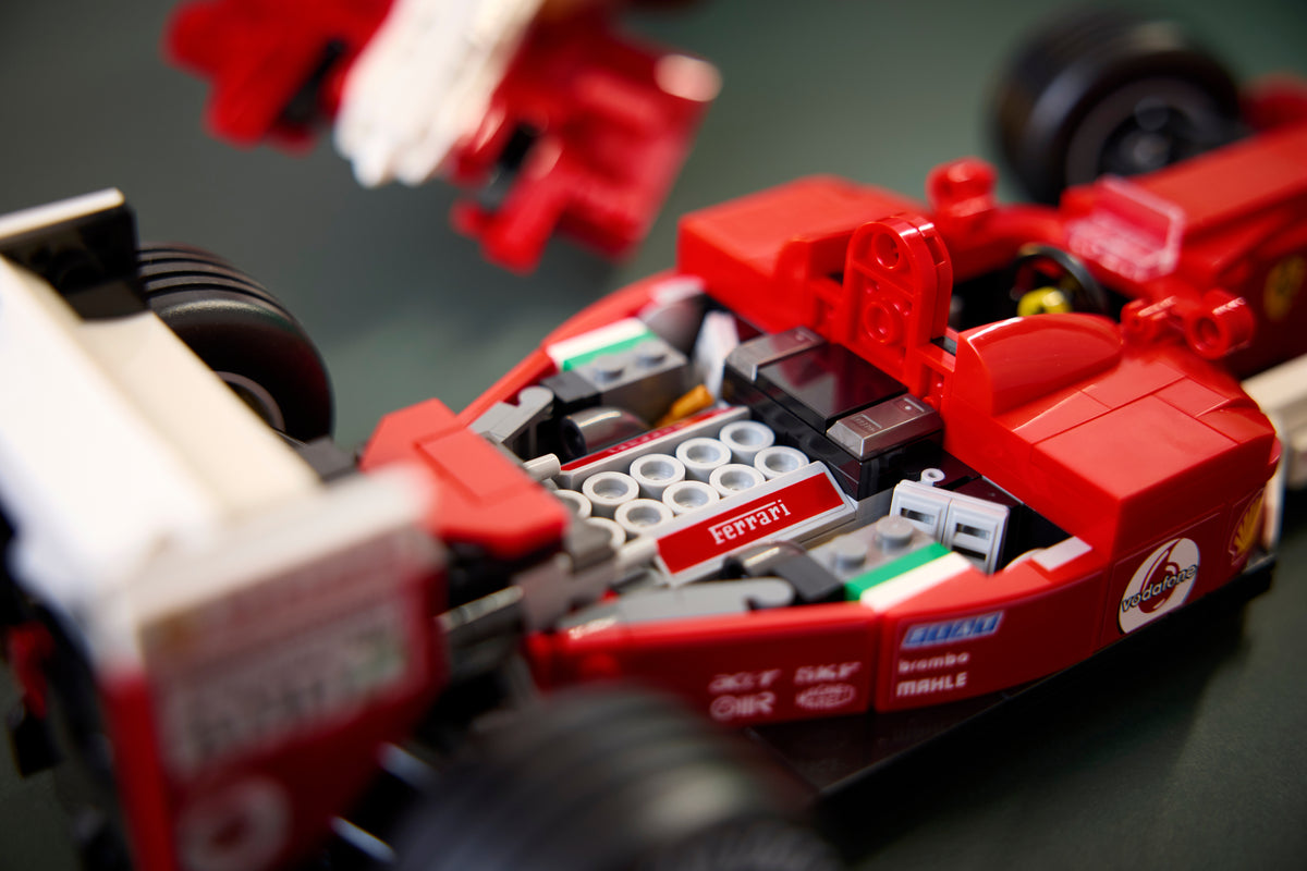 לגו Icons - Ferrari F2004 ו-Michael Schumacher (11375)-9