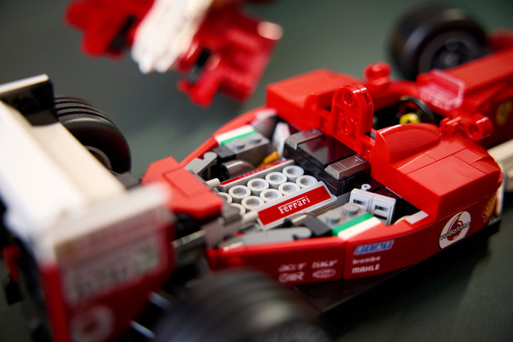 לגו Icons - Ferrari F2004 ו-Michael Schumacher (11375)-9