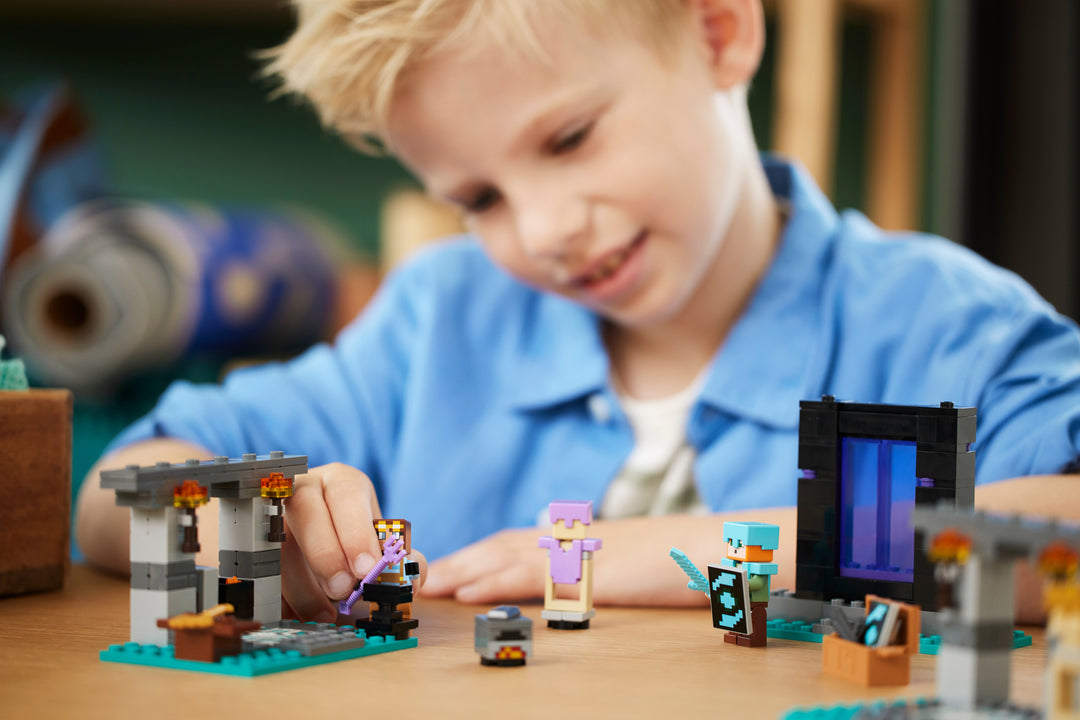 לגו Minecraft® - הנשקייה (21252)-9