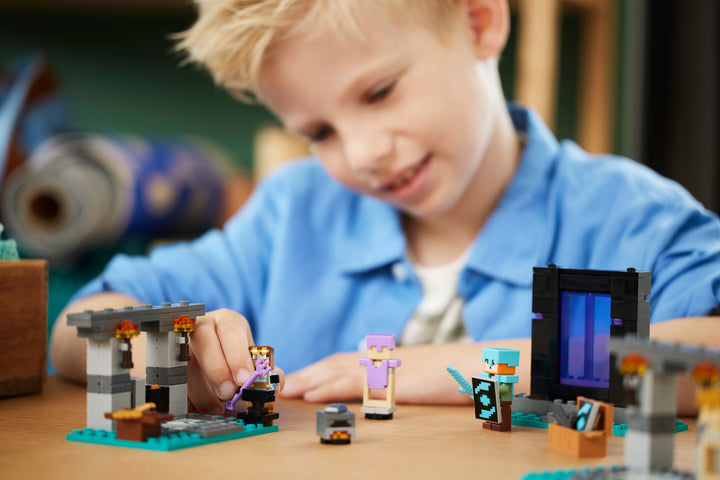 לגו Minecraft® - הנשקייה (21252)-10