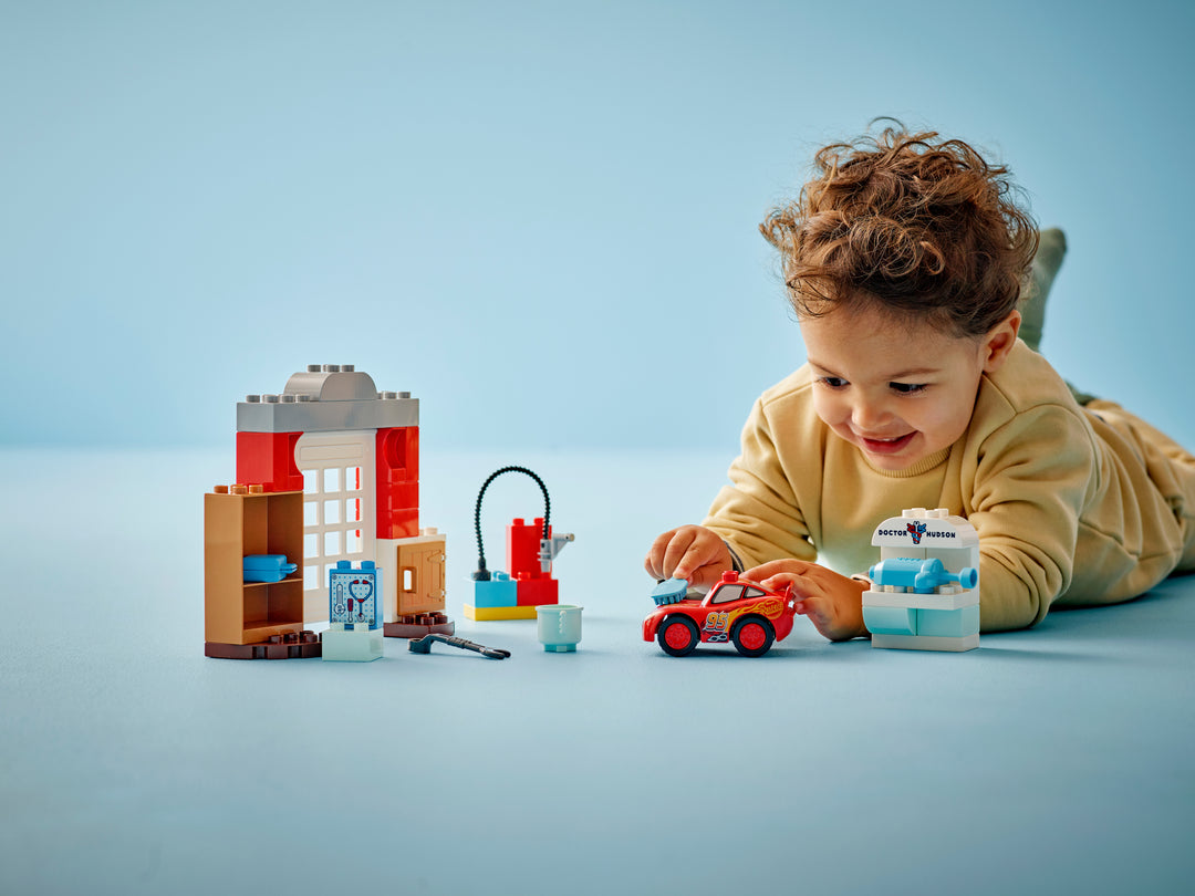 לגו DUPLO® │ Disney - ביקור של מקווין במוסך של דוק (10456)-5