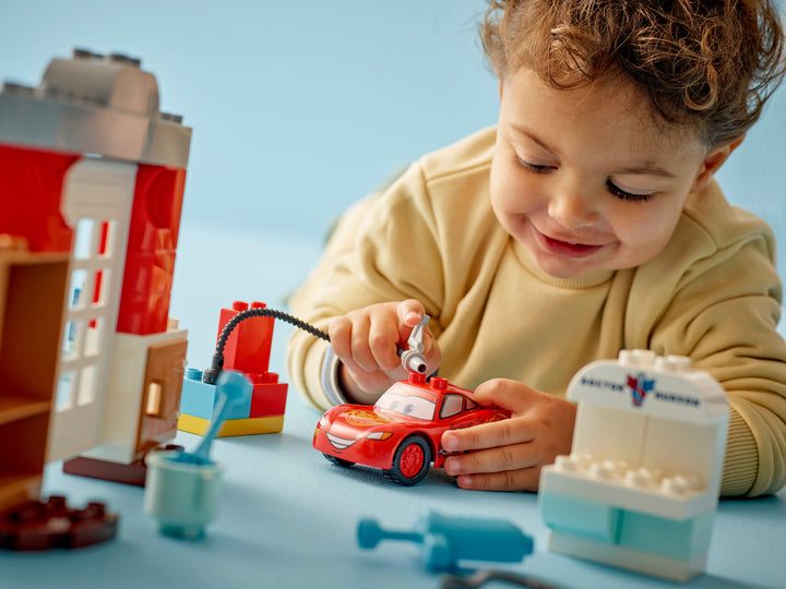 לגו DUPLO® │ Disney - ביקור של מקווין במוסך של דוק (10456)-7