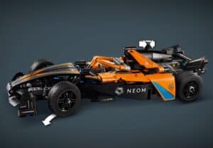 לגו Technic מכונית מרוץ NEOM McLaren Formula E (42169)