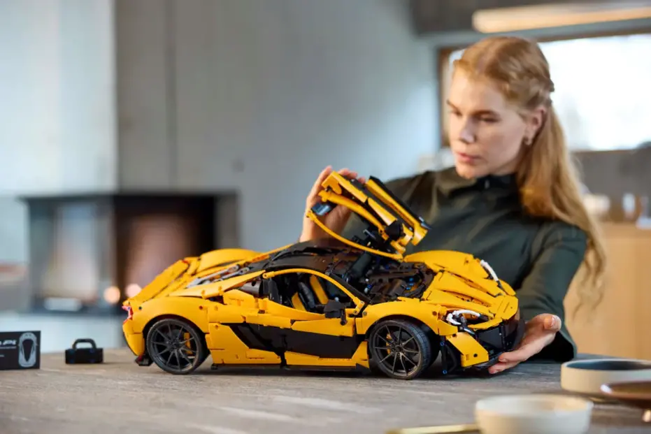 לגו Technic McLaren P1 (42172)