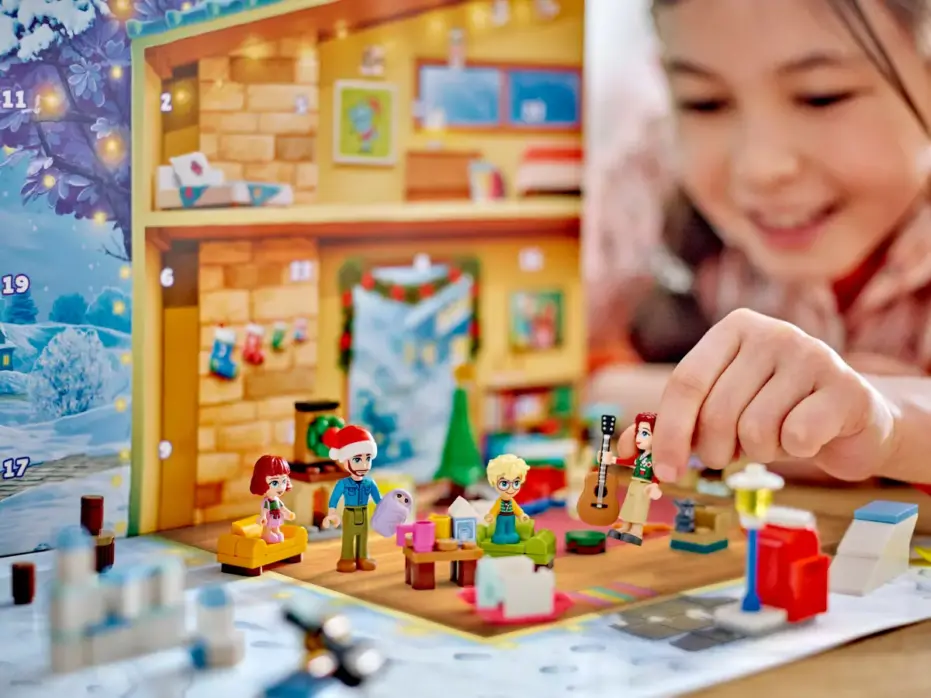 לגו City קלנדר 24 הפתעות - LEGO® Friends שנת 2024 (42637)