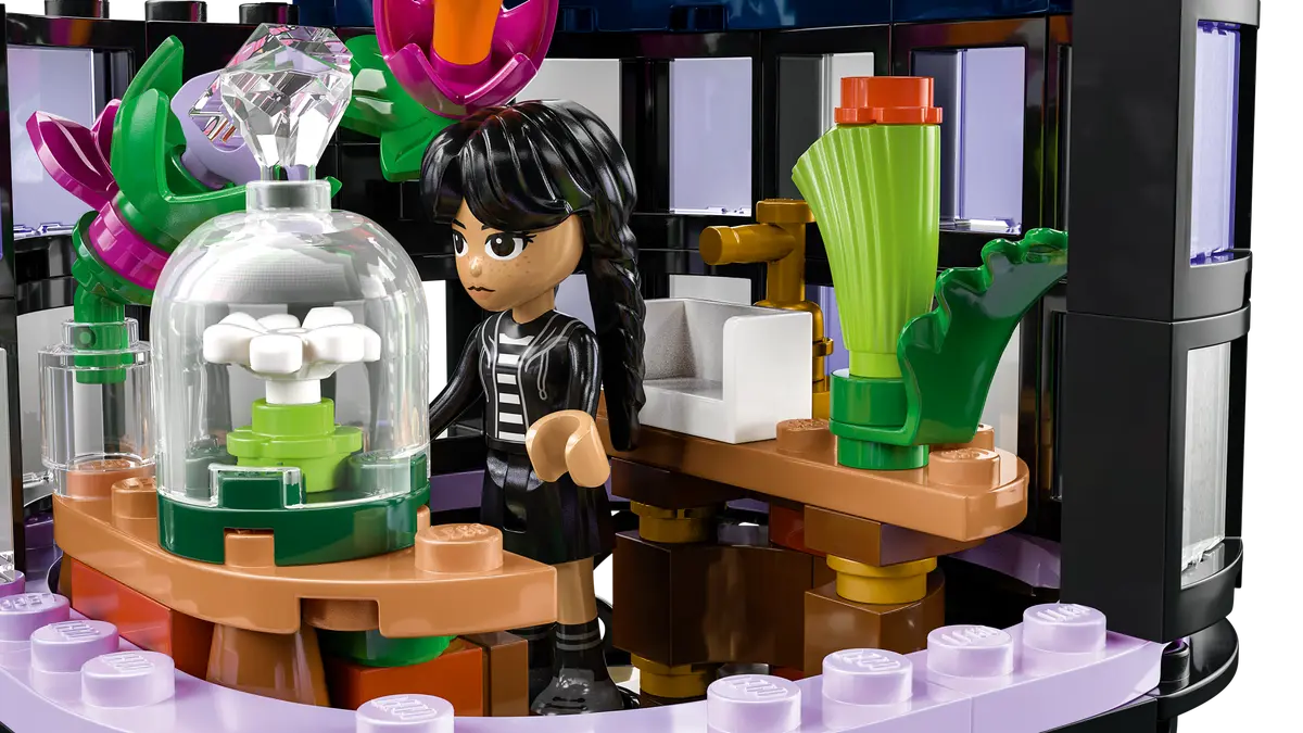 לגו Wednesday – פרח דליה שחור (76784)