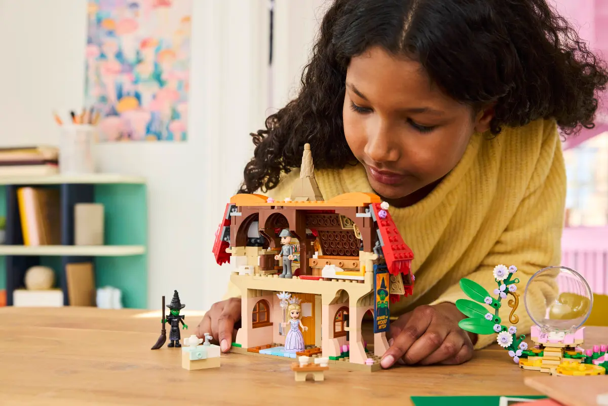 לגו Wicked – הביקור של גלינדה ואלפבה בארץ המנצ’קינים (75690)